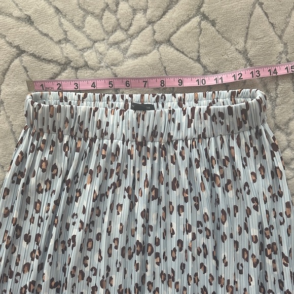 Ann Taylor White and Brown Pleated A-Line Skirt - Picture 3 of 8